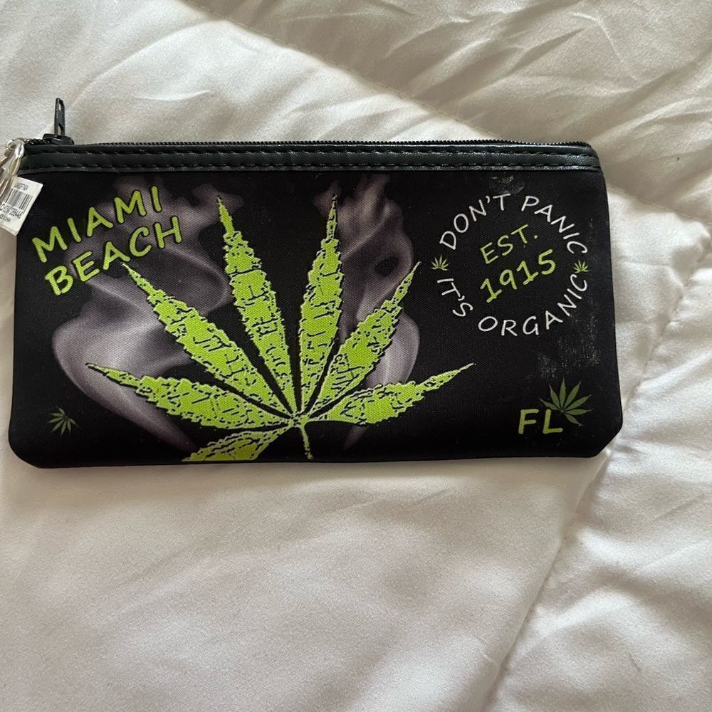 (MIAMI BEACH) wallet